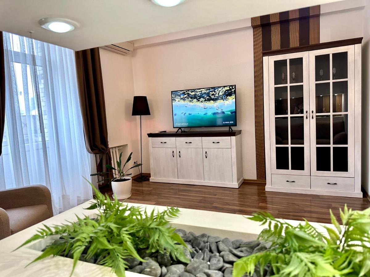 Lux Apartments In The City Center With A Coffee Machine, View Of A Theater, Near Zlata Plaza Rivne Exteriér fotografie