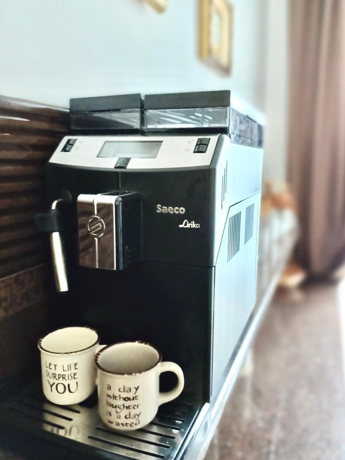 Lux Apartments In The City Center With A Coffee Machine, View Of A Theater, Near Zlata Plaza Rivne Exteriér fotografie